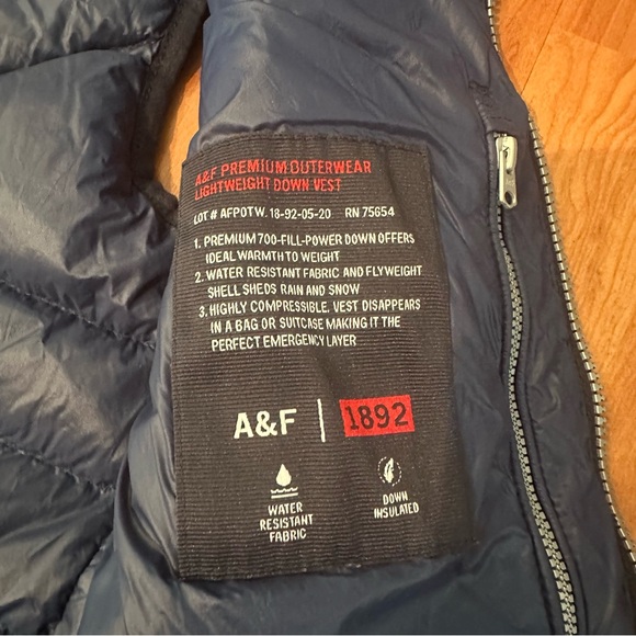 Abercrombie and Fitch Down Filled Puffer Vest with Logo - Picture 4 of 6